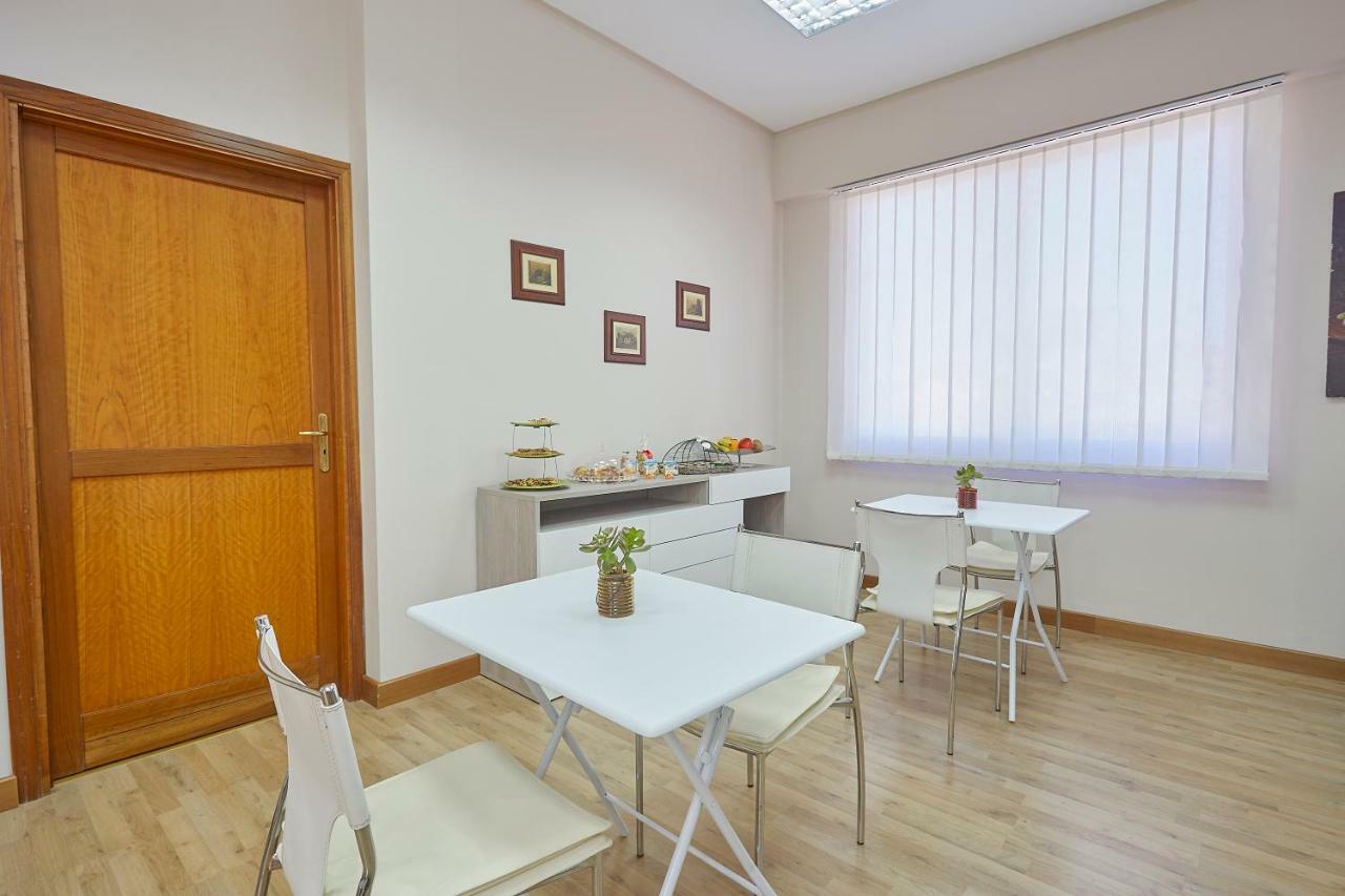 Sturzo 44 Bed & Breakfast ปาแลร์โม ภายนอก รูปภาพ