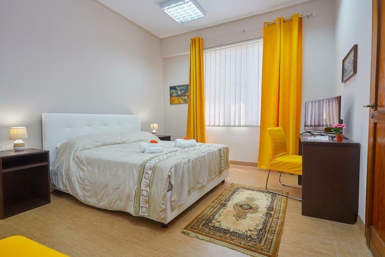 Sturzo 44 Bed & Breakfast ปาแลร์โม ภายนอก รูปภาพ