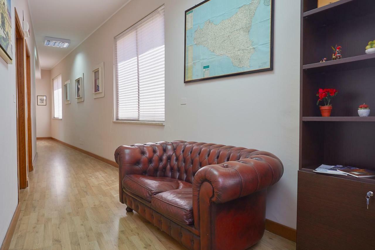 Sturzo 44 Bed & Breakfast ปาแลร์โม ภายนอก รูปภาพ
